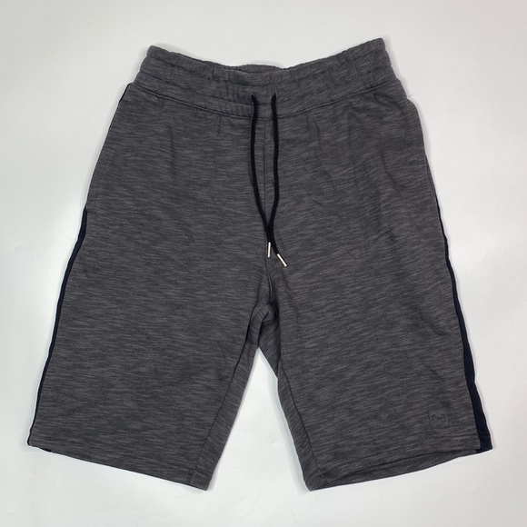 Under Armour Gray Black Workout Fitness Shorts Size Medium - Picture 1 of 7